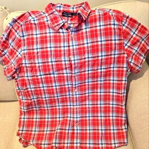 Men's casual buttoned down shirt